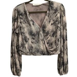 ASTR the Label Gray Cream Tie Dye Wrap Top Size S Small